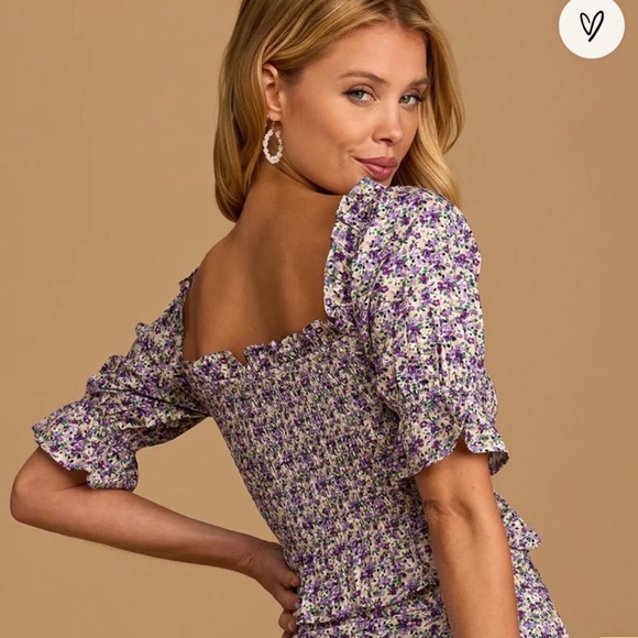 Lulu’s Floral Smocked Top Puffed Sleeve Size Small - Picture 2 of 8